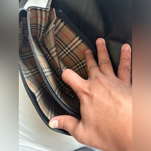 🙏Burberry Leather Sling Bag - Picture 13 of 16